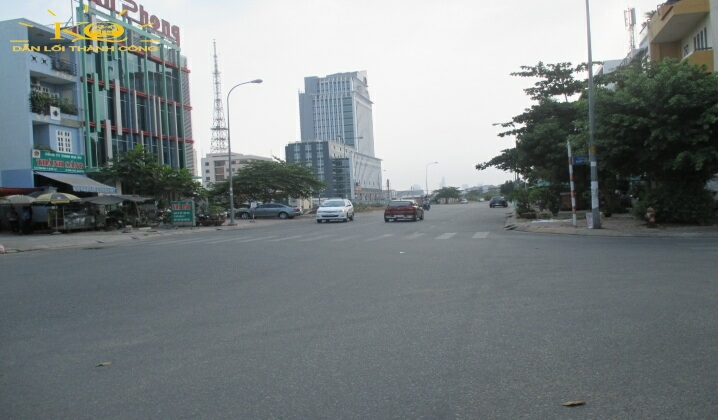 Con đường trước nhà Con đường trước nhà