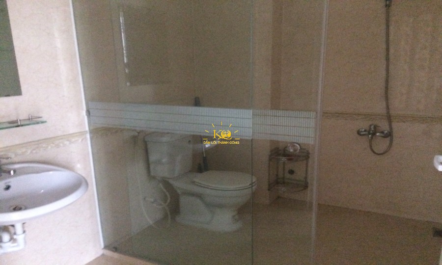 Khu vực vệ sinh sạch sẽ, hiện đại. Khu vực vệ sinh sạch sẽ, hiện đại.