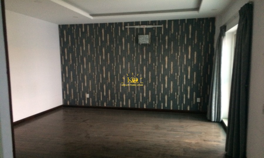 Phòng rộng thoáng, tường được trang trí đẹp. Phòng rộng thoáng, tường được trang trí đẹp.