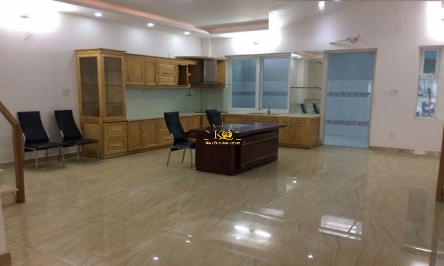 Diện tích tầng trệt rộng rãi, sàn nhà được lót gạch cao cấp. Diện tích tầng trệt rộng rãi, sàn nhà được lót gạch cao cấp.