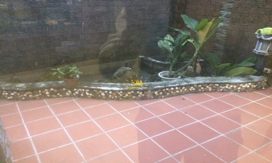 Hòn non bộ bên trong nhà, phong thủy tốt. Hòn non bộ bên trong nhà, phong thủy tốt.