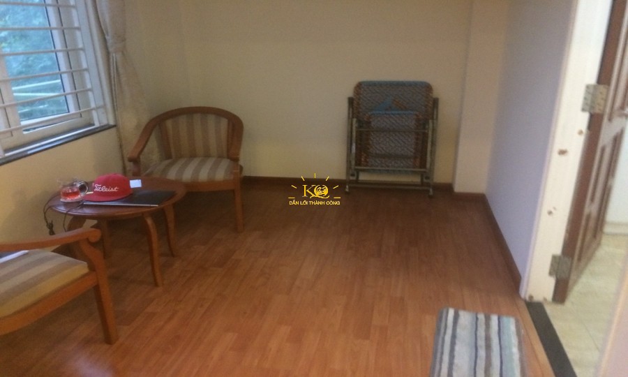 Sàn được lót gỗ tạo sự tinh tế cho phòng. Sàn được lót gỗ tạo sự tinh tế cho phòng.