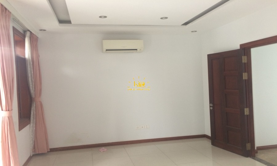Phòng cho thuê có máy lạnh. Phòng cho thuê có máy lạnh.
