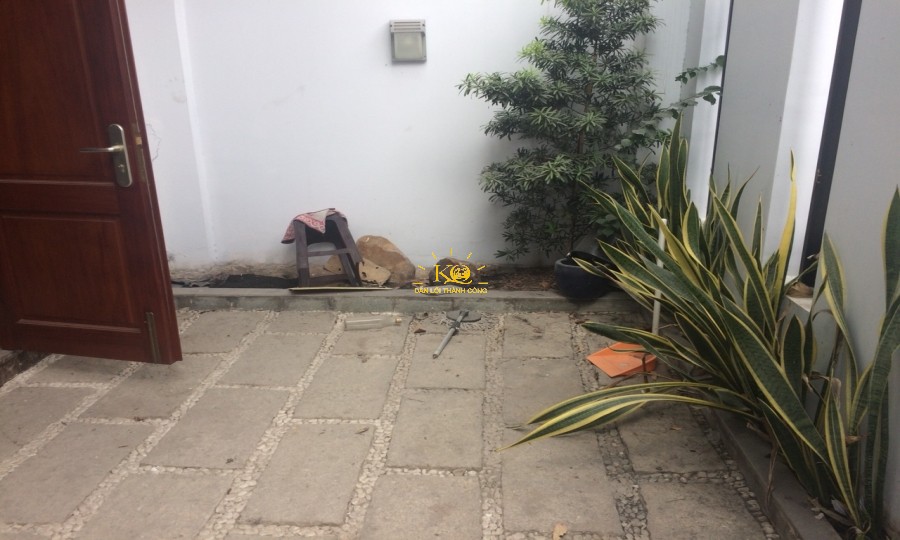 Một góc sân sau nhà cho thuê. Một góc sân sau nhà cho thuê.
