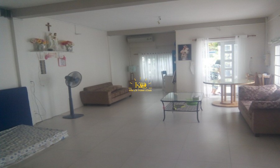 Bên trong nhà cho thuê trang trí hài hòa. Bên trong nhà cho thuê trang trí hài hòa.