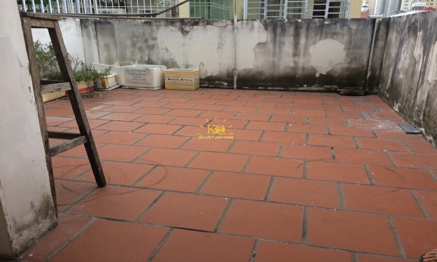 Không gian sân thượng rộng thoáng mát, sạch sẽ tạo cảm giác thoải mái cho người ở. Không gian sân thượng rộng thoáng mát, sạch sẽ tạo cảm giác thoải mái cho người ở.