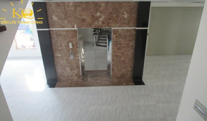 Nhà có thang máy thuận tiện. Nhà có thang máy thuận tiện.