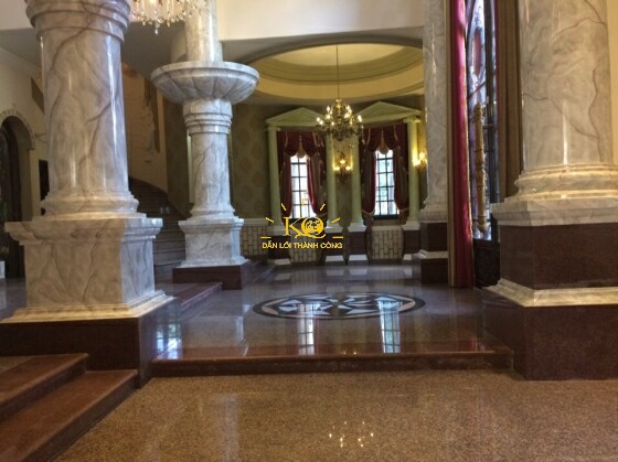 Sảnh lớn từ ngoài nhìn vào. Sảnh lớn từ ngoài nhìn vào.