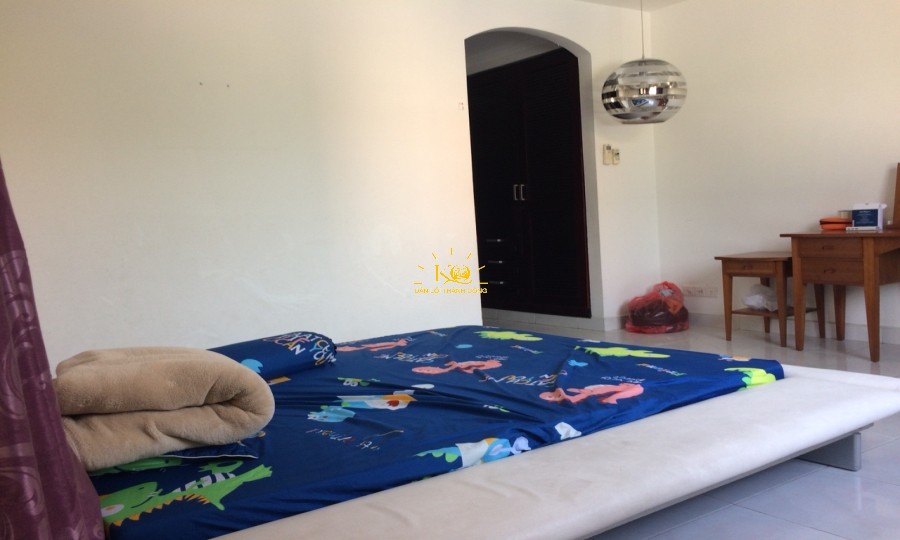 Phòng ngủ nhận được ánh sáng tốt từ bên ngoài. Phòng ngủ nhận được ánh sáng tốt từ bên ngoài.