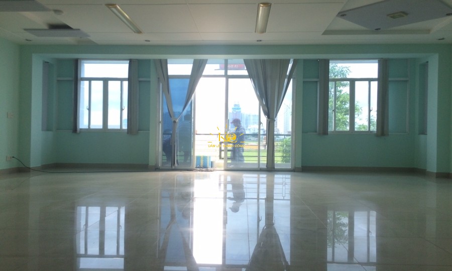 Diện tích trống sàn cho thuê, ánh sáng tốt. Diện tích trống sàn cho thuê, ánh sáng tốt.