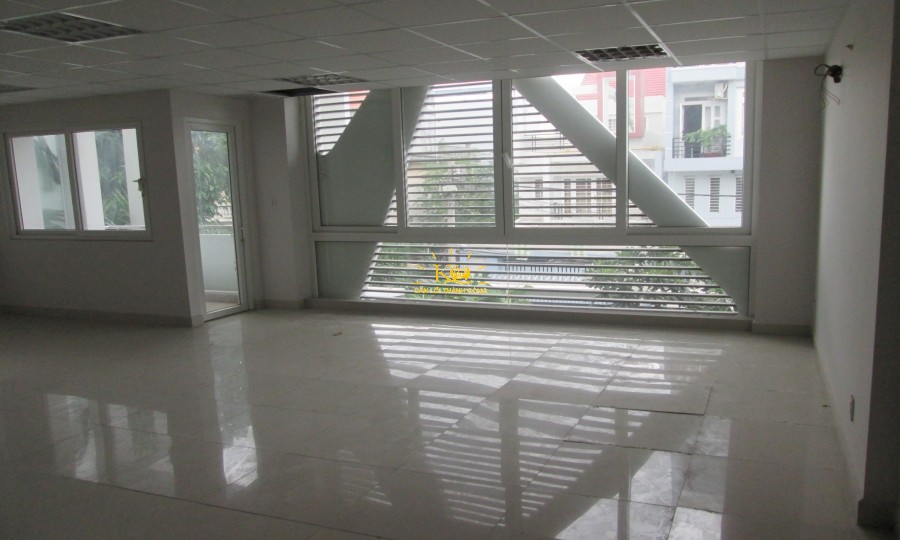 Không gian các tầng rộng, thoáng mát. Không gian các tầng rộng, thoáng mát.