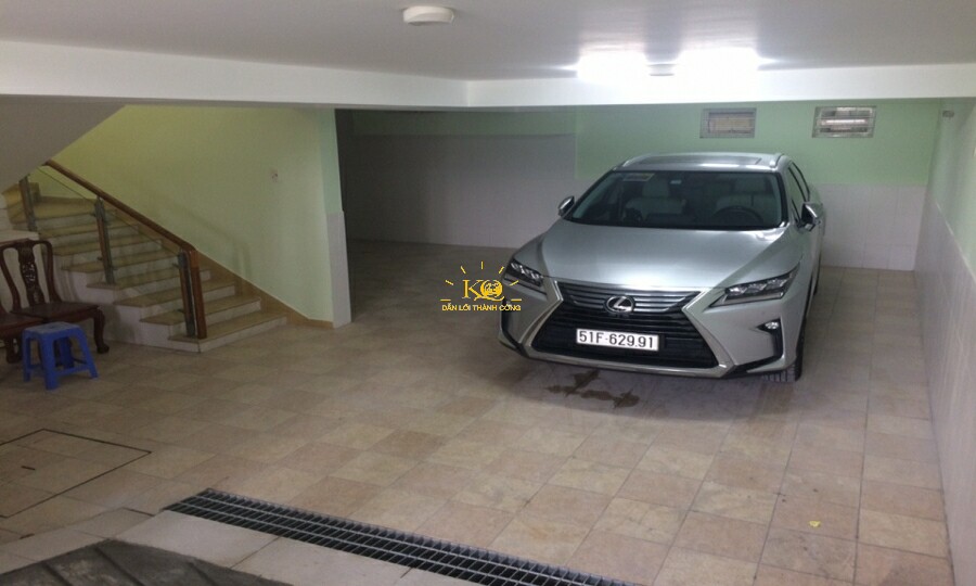 Hầm để xe rộng rãi, thoải mái. Hầm để xe rộng rãi, thoải mái.