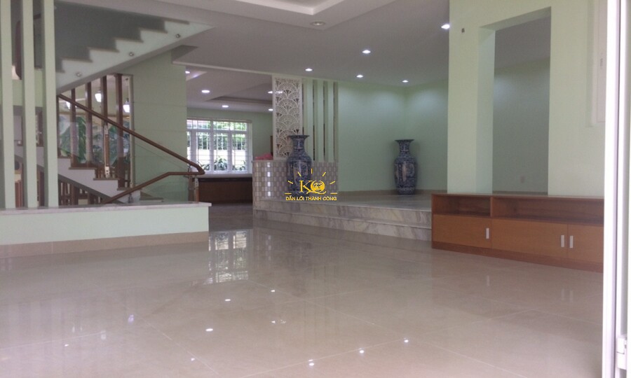 Khuôn viên bên trong ngôi nhà rộng rãi. Khuôn viên bên trong ngôi nhà rộng rãi.