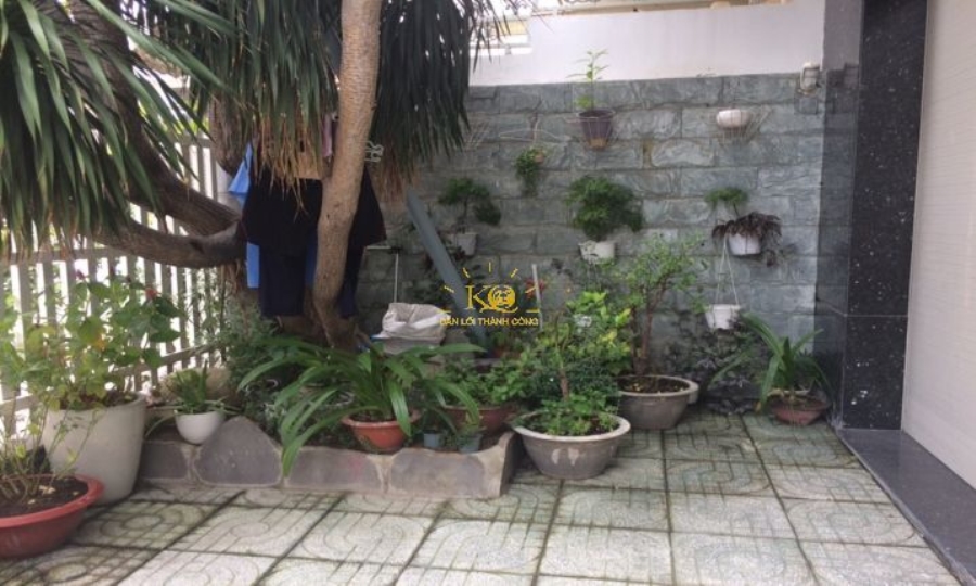 Hình ảnh bên ngoài ngôi nhà Hình ảnh bên ngoài ngôi nhà