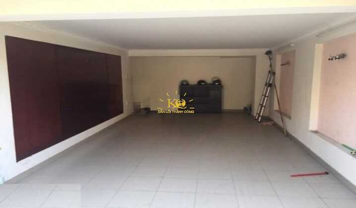 Gara xe Gara để xe rộng rãi.