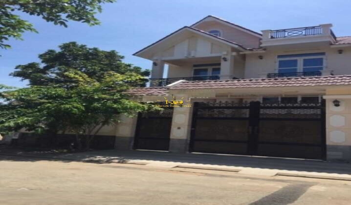 Đường trước nhà rộng, thông thoáng. Đường trước nhà rộng, thông thoáng.