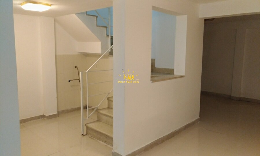 Cầu thang lên tầng lầu. Cầu thang lên tầng lầu.