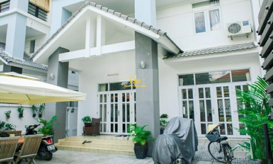 Nhà cho thuê quận 2 hiện đại, diện tích 10x27m, sân vườn, nội thất cao cấp. Nhà cho thuê quận 2 hiện đại, diện tích 10x27m, sân vườn, nội thất cao cấp.