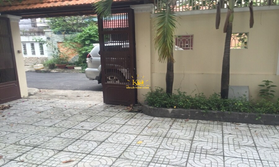 Không gian sân trước rộng rãi Không gian sân trước rộng rãi