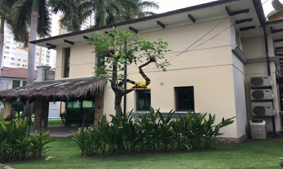 Khuôn viên quanh nhà nhiều cây xanh Khuôn viên quanh nhà nhiều cây xanh