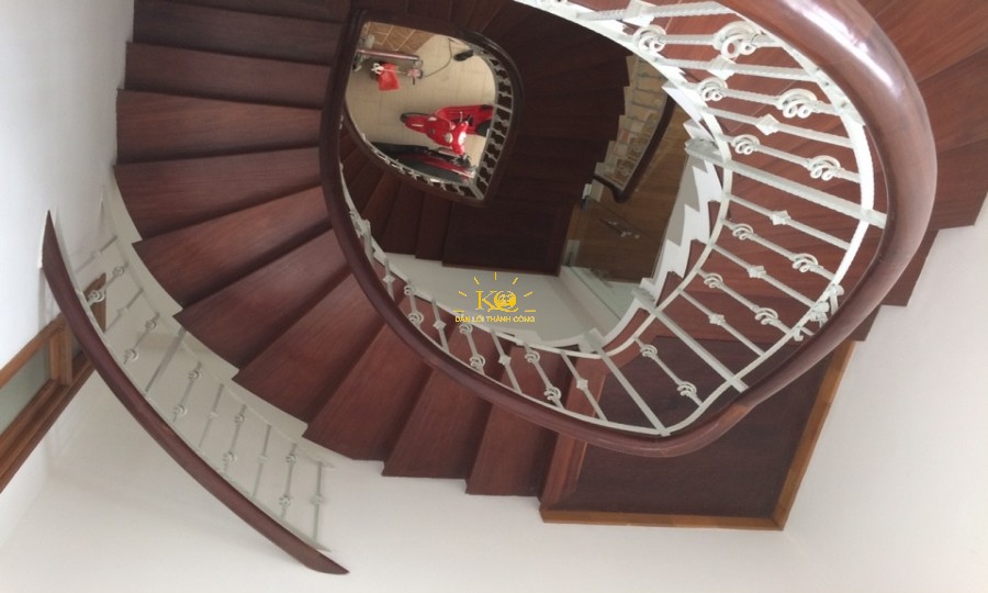 Cầu thang tầng lầu. Cầu thang tầng lầu.