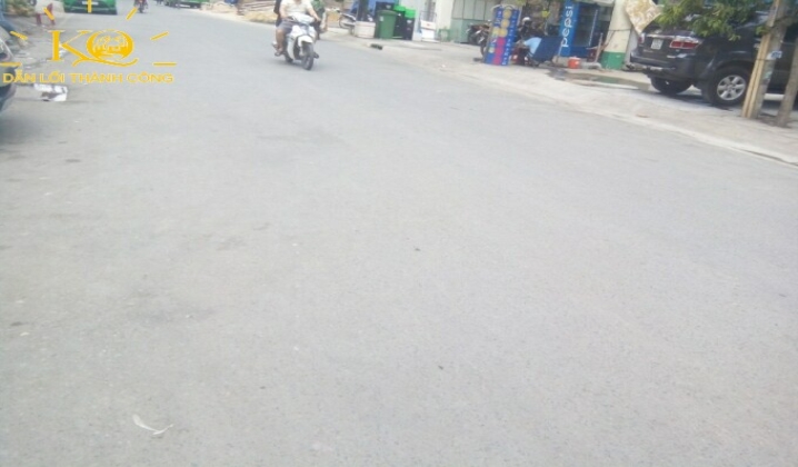 Đường trước nhà rộng rãi Đường trước nhà rộng rãi