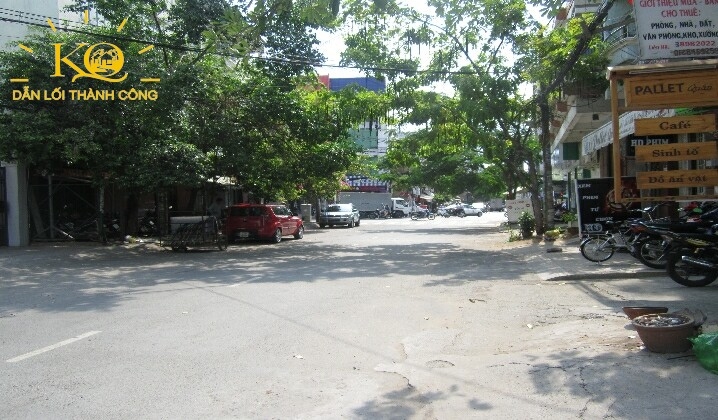 Hẻm rộng thoáng mát, giao thông thuận lợi. Hẻm rộng thoáng mát, giao thông thuận lợi.