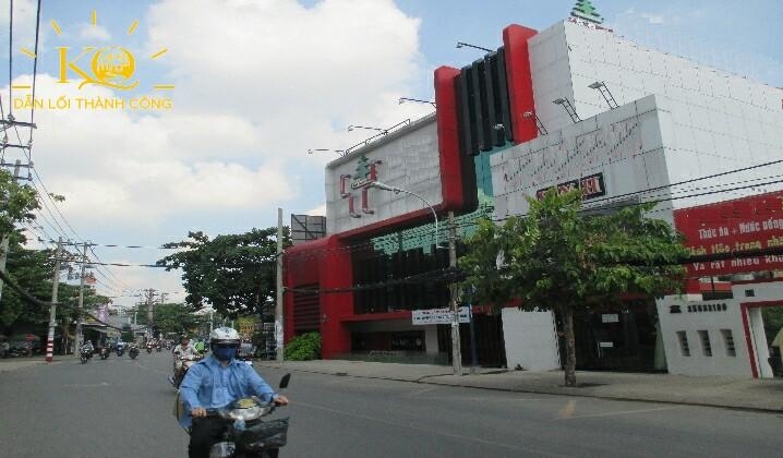 Mặt tiền đường trước nhà rộng rãi, thông thoáng Mặt tiền đường trước nhà rộng rãi, thông thoáng