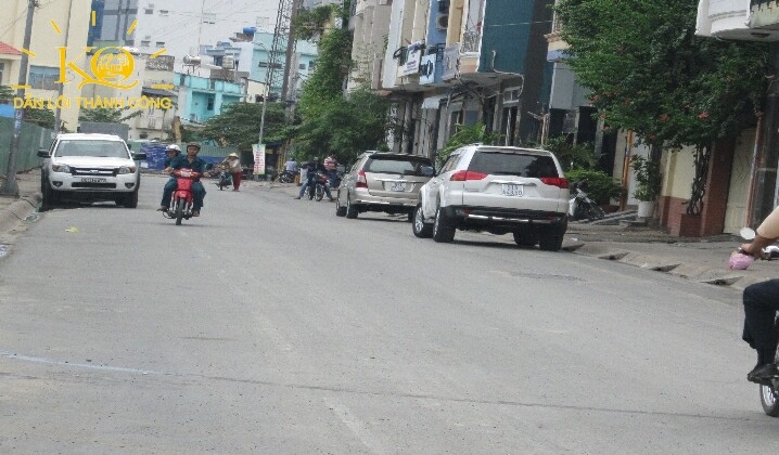 Con đường trước nhà đẹp, rộng và thoáng mát Con đường trước nhà đẹp, rộng và thoáng mát