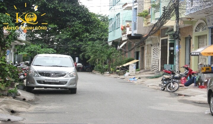 Con đường trước nhà giao thông thuận lợi. Con đường trước nhà giao thông thuận lợi.