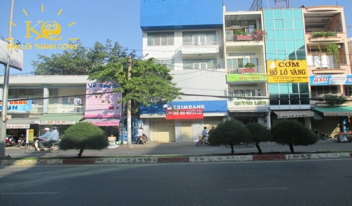 Nhìn từ ngoài vào, rộng rãi, giao thông thuận lợi Nhìn từ ngoài vào, rộng rãi, giao thông thuận lợi