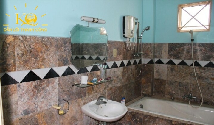 Khu vực vệ sinh sạch sẽ, thoáng mát, tiện nghi Khu vực vệ sinh sạch sẽ, thoáng mát, tiện nghi