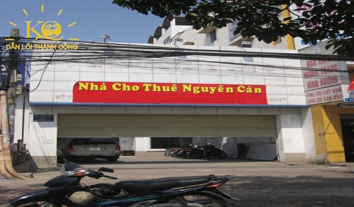 Phía trước tòa nhà mặt tiền rộng, thoáng Phía trước tòa nhà mặt tiền rộng, thoáng