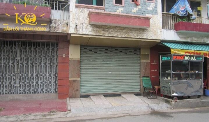 Mặt trước tòa nhà sạch sẽ, thoáng mát Mặt trước tòa nhà sạch sẽ, thoáng mát