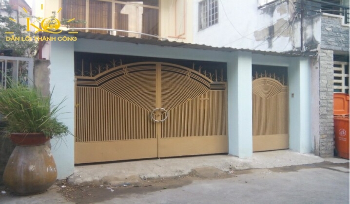 Không gian trước nhà rộng thoáng Không gian trước nhà rộng thoáng