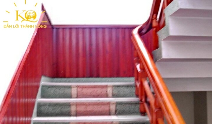 Hướng đi lên cầu thang Hướng đi lên cầu thang