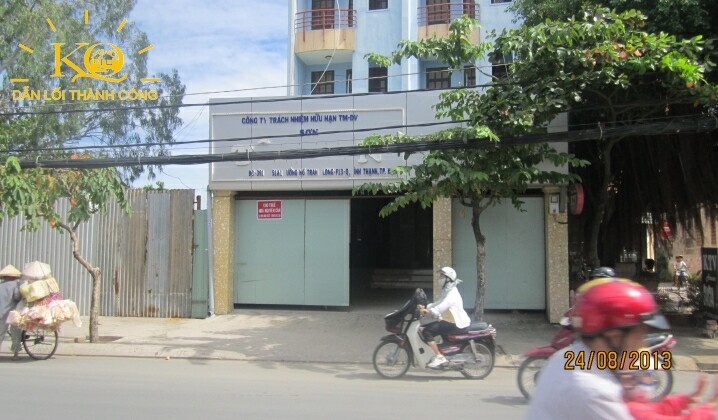 phía trước rộng, sạch sẽ, không gian xanh mát phía trước rộng, sạch sẽ, không gian xanh mát