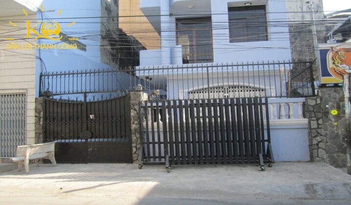 Mặt tiền trước căn nhà rộng, không gian thoáng mát Mặt tiền trước căn nhà rộng, không gian thoáng mát