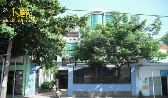 Mặt tiền căn nhà cây xanh mát mẻ Mặt tiền căn nhà cây xanh mát mẻ