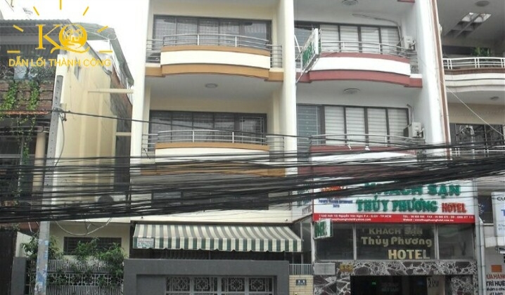 Tòa nhà có gam màu nhẹ nhàng Tòa nhà có gam màu nhẹ nhàng