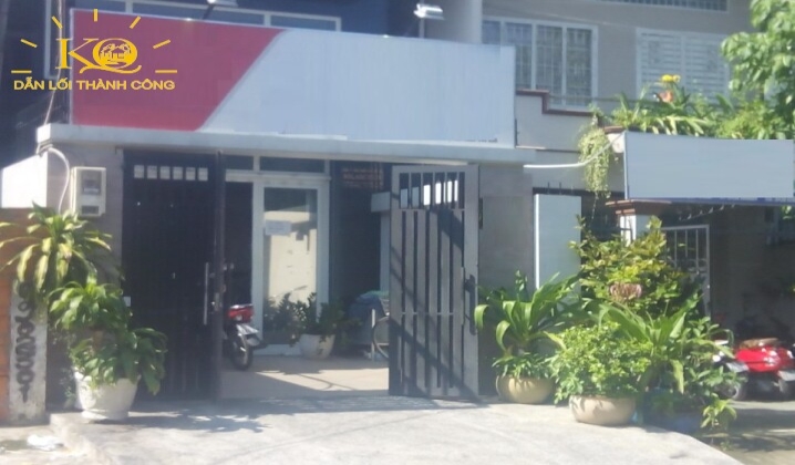 Mặt trước tòa nhà thông thoáng, rộng rãi.  mặt trước tòa nhà thông thoáng, rộng rãi.