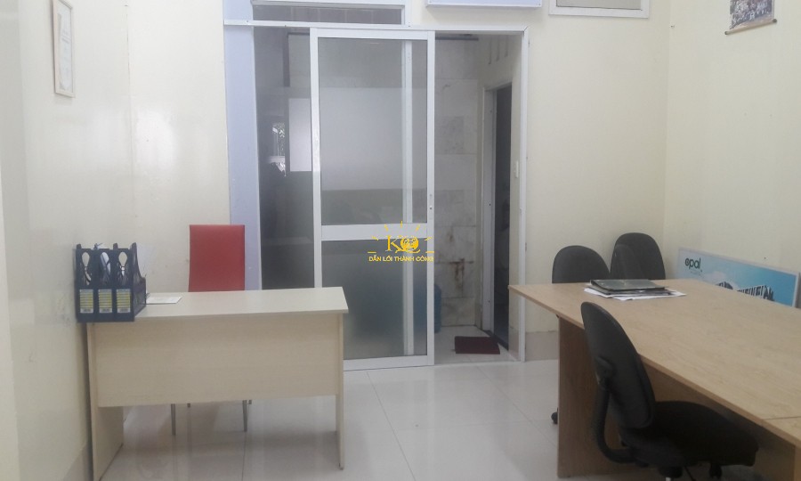 Bên trong văn phòng với nội thất đầy đủ Bên trong văn phòng với nội thất đầy đủ