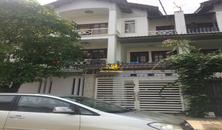 Khuôn viên trước nhà Khuôn viên trước nhà