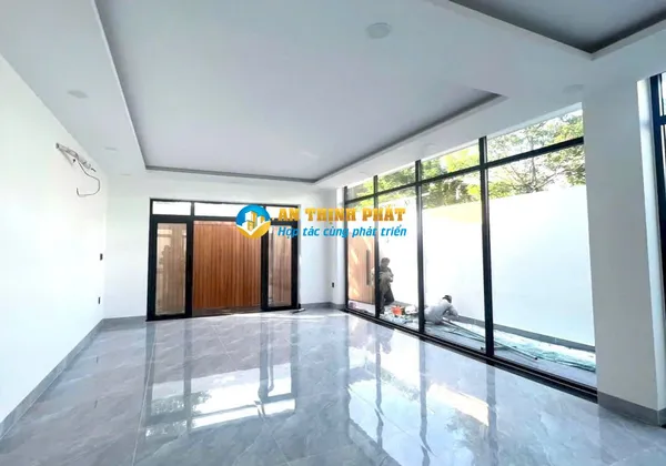 Nhà Cho Thuê Quận 9 Hiện Đại, Trệt 2 Lầu, DT 10X20M