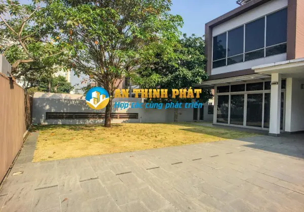 Cho Thuê Nhà Quận 9 Villa Riviera Cove Sân Vườn 531m2