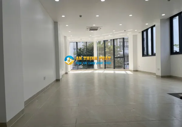 Cho Thuê Nhà Văn Phòng Góc 2 Mặt Tiền Đường 12 Trần Não