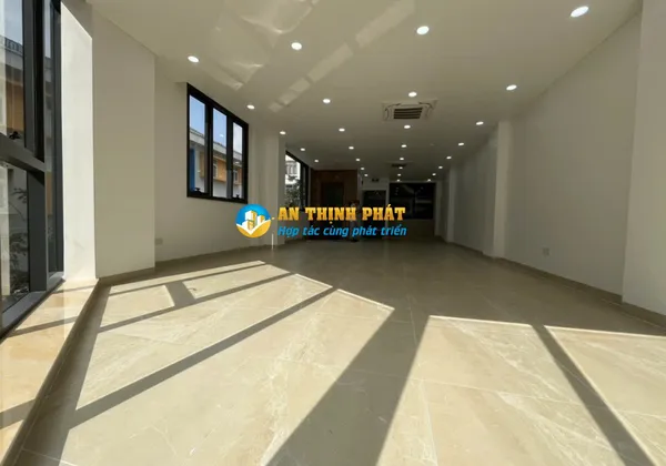 Cho Thuê Nhà Văn Phòng Góc 2 Mặt Tiền Đường 12 Trần Não