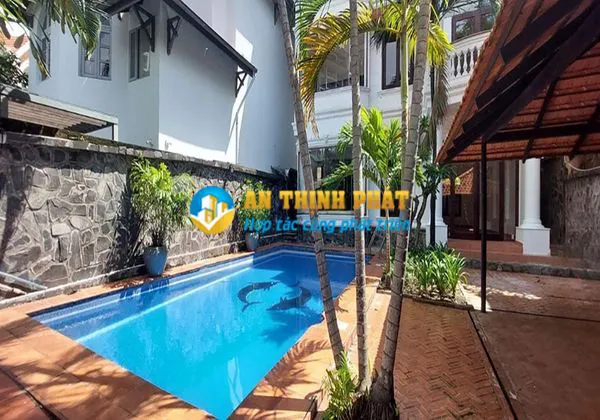 CHO THUÊ BIỆT THỰ HỒ BƠI KHU COMPOUND 215 NGUYỄN VĂN HƯỞNG GẦN TRƯỜNG QUỐC TẾ BIS