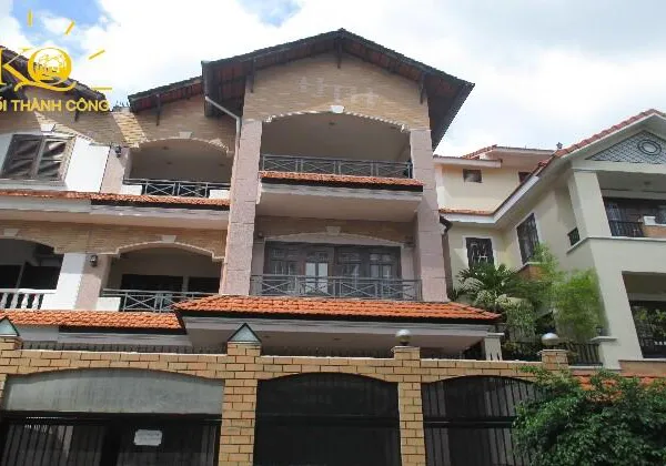 CHO THUÊ NHÀ QUẬN PHÚ NHUẬN ĐƯỜNG HOA LAN, DT: 8MX18M