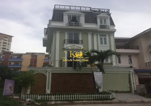 CHO THUÊ NHÀ QUẬN 2, DT 10X20M, HẦM TRỆT 3 LẦU, SÂN THƯỢNG, NỘI THẤT CAO CẤP.
